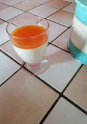 Une photo de Panna cotta abricot