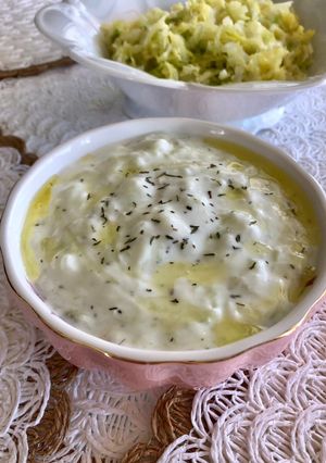 Una foto de Ensalada de pepino con yogurt - árabe