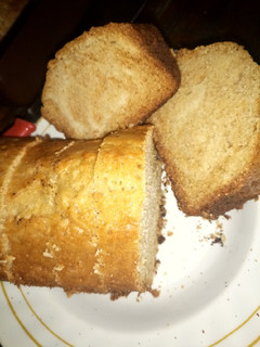 A picture of Vanilla /cinnamon cake.