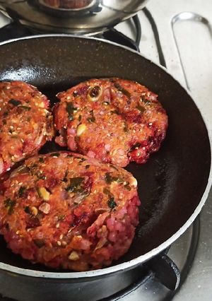 A picture of Cottage cheese beetroot tikki.
