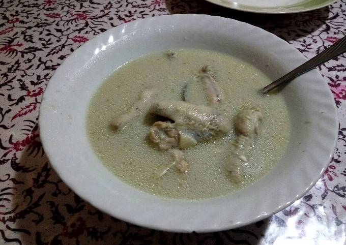 Opor Ayam Putih