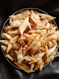 नमक पारे(Namak pare recipe in Hindi) रेसिपी मुख्य फोटो