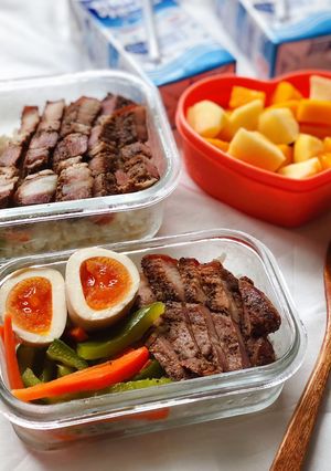 鹹豬肉佐青椒炒紅蘿蔔便當 的食譜成品照片