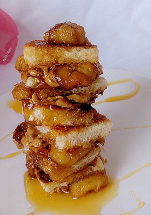 A picture of Caramelized mini tower sandwich.