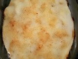 Soufflé de papas, panceta y salchichas