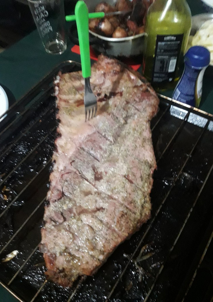 Una foto de Costillar ale ale !!! Con papas al horno y longaniza