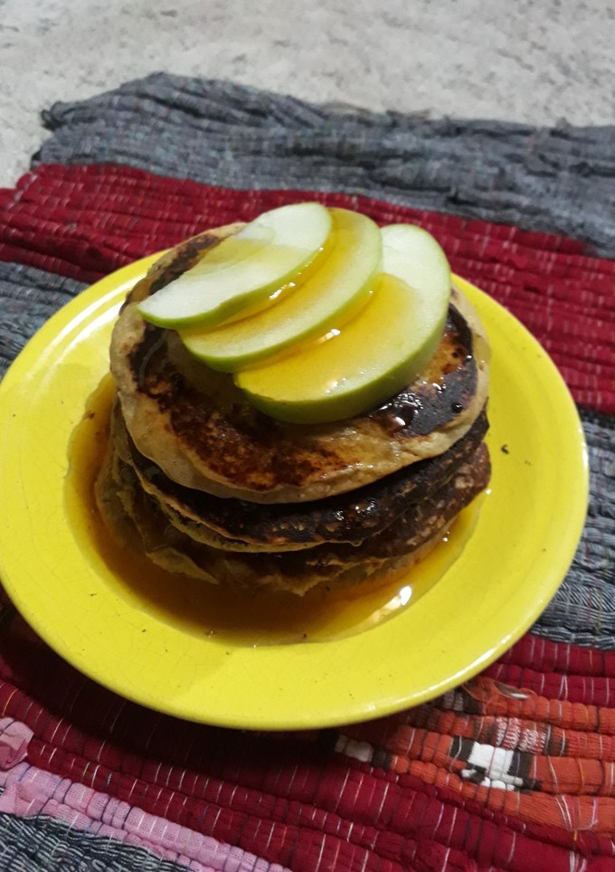 Una foto de Hot cakes de avena y manzana, súper saludable