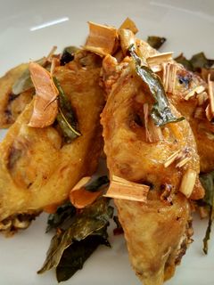รูปของ ปีกไก่ทอดสมุนไพร