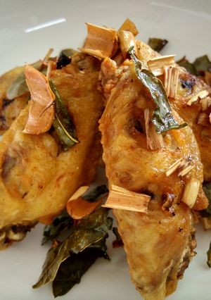 รูปของ ปีกไก่ทอดสมุนไพร