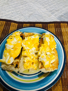 Una foto de Tostadas con huevo