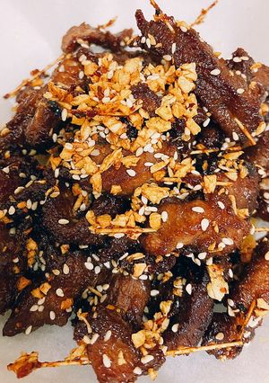 Hình của món BÒ XIÊN CHIÊN VỪNG TỎI 🍢🍴.