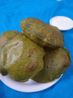 A picture of Palak (spinach) puri.