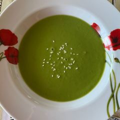Creamy pea mint soup A picture of Creamy pea mint soup.