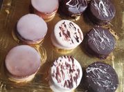 Una foto de glaseado para alfajor