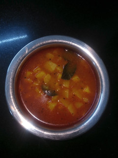 ટામેટા બટાકા નુ રસાવાળુ શાક (Tomato Bataka Rasavalu Shak Recipe In Gujarati) રેસીપી મુખ્ય ફોટો