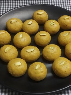 મગસ ના લાડુ (Magas Ladoo Recipe In Gujarati) રેસીપી મુખ્ય ફોટો