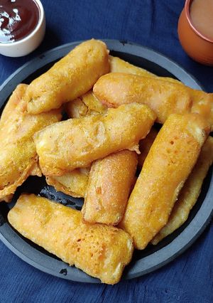 A picture of Nendran Banana Bajji.