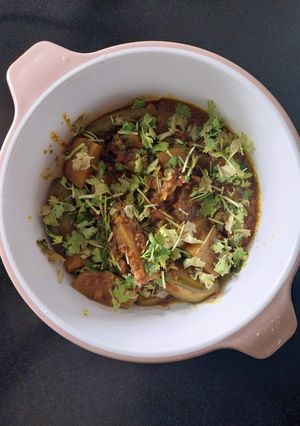 A picture of Aloo-potol Dalna (Bengali veg sabzi).