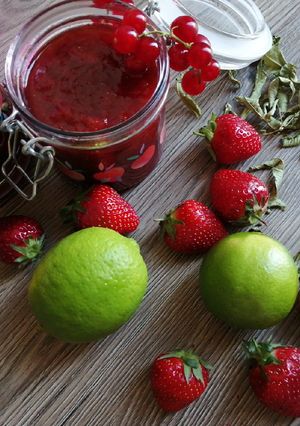 Une photo de Confiture fraise🍓 citron vert verveine