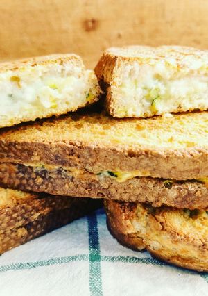 Foto di Carrozzine con pane bianco, stracchino e zucchine