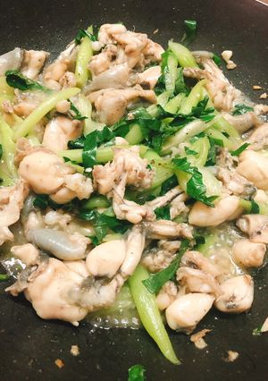 Hình của món Ếch xào bạc hà lá lốt.