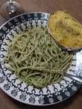 Macarrão ao molho pesto vegano