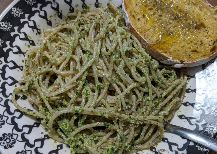 》 Macarrão ao molho pesto vegano - Gozhowgos