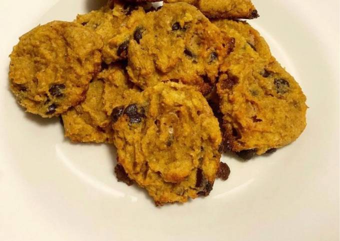Low Carb (Keto-Friendly) Pumpkin Chocolate Chip Cookies