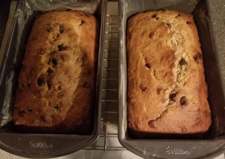 Banana bread with chocolate chips Banana bread with chocolate chips