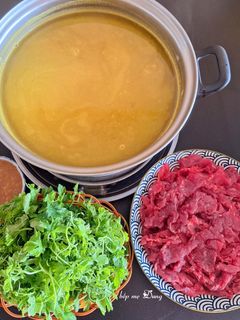 Hình của món Bò nhúng chanh dây.