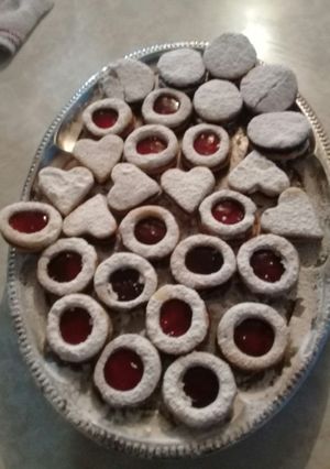 Una foto de Galletitas rellenas de mermelada de frutillas