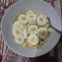 A picture of Sarapan Oatmeal instant Yakult.