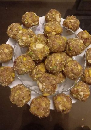 A picture of Dry Fruits ladoos.