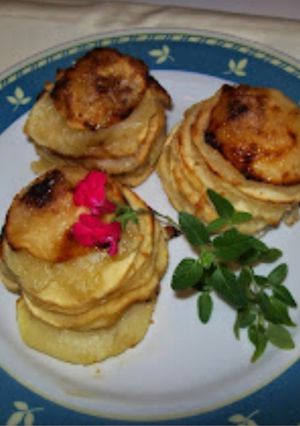 Una foto de Milhojas de manzana y hojaldre