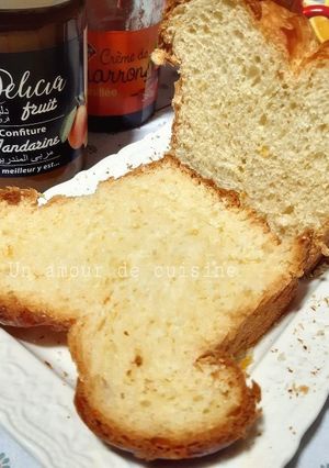Une photo de Brioche a l'eau de fleur d'oranger et zeste d'orange 🍞