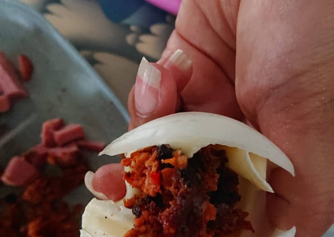 Cebollas asadas rellenas chorizo y queso manchego