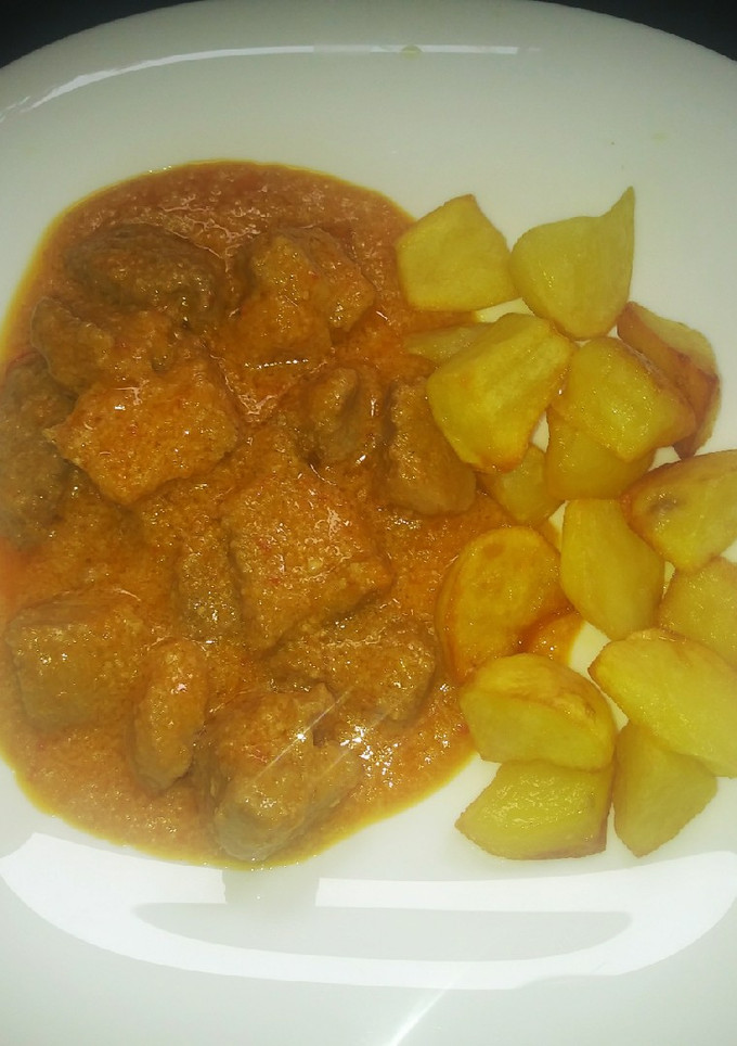 Una foto de Carne en salsa de almendras 🍲