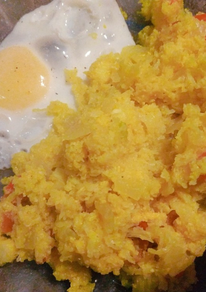 Una foto de Arroz de coliflor y huevo a la plancha