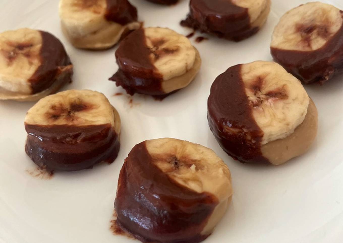 Bocaditos de plátano y crema de cacahuete