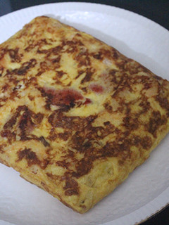 Una foto de Tortilla cuadrada de pimientos y patatas