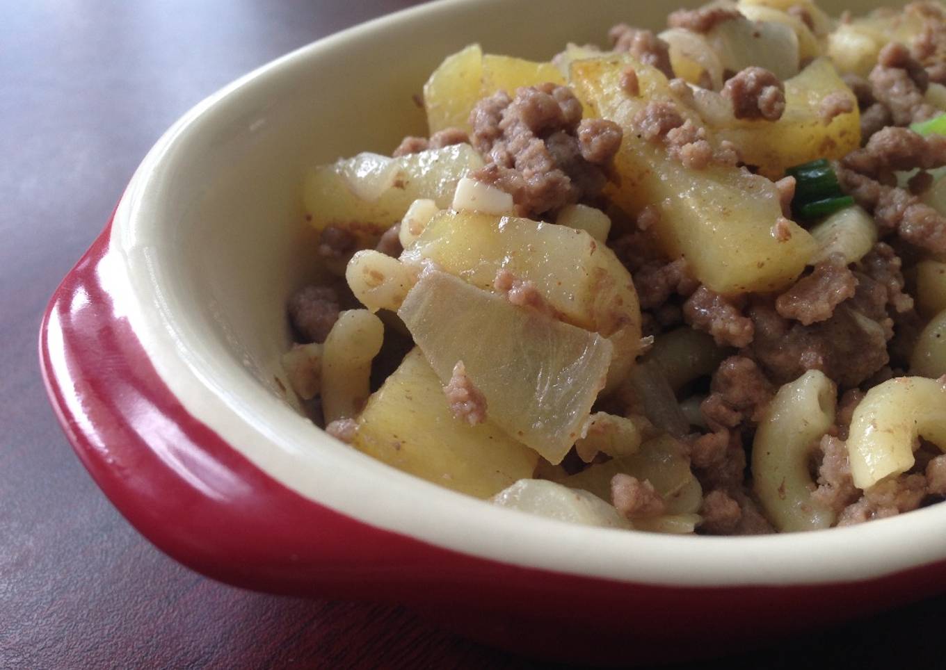Kentang panggang daging dengan macaroni