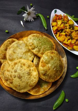 A picture of Green Peas kachuri (Koraishutir kochuri).