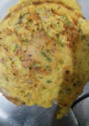 A picture of Besan ki yummy spicy roti.