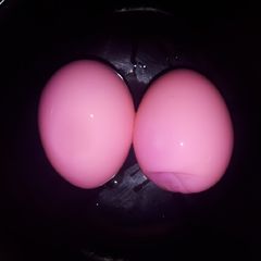 A picture of Yadda xaki Mai da kwai me kala.