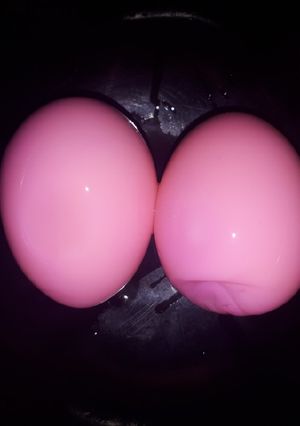 A picture of Yadda xaki Mai da kwai me kala.