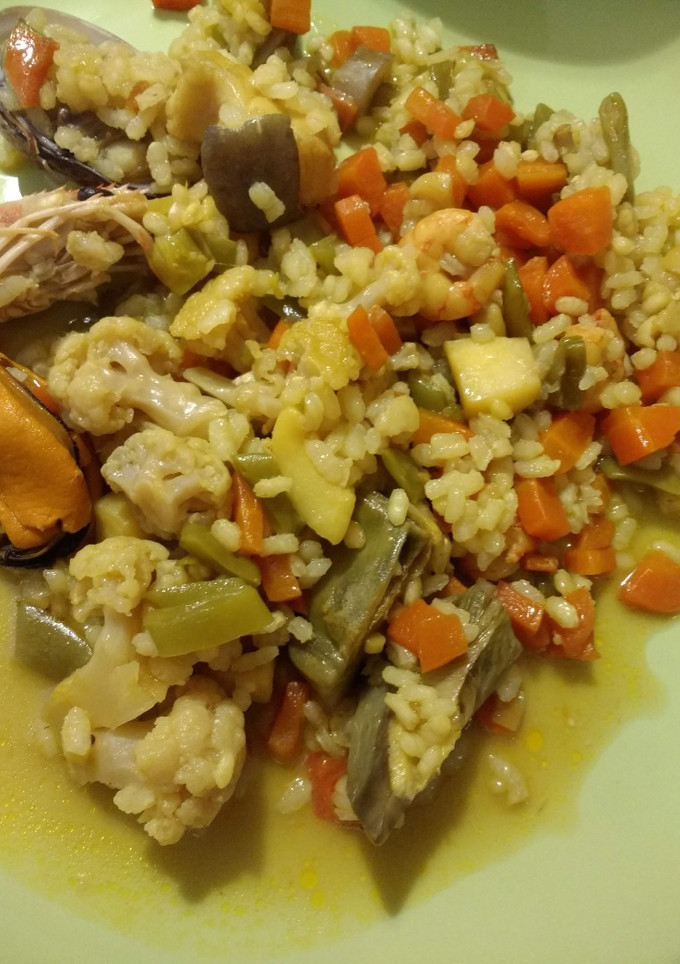 Una foto de Arroz con marisco y verduras