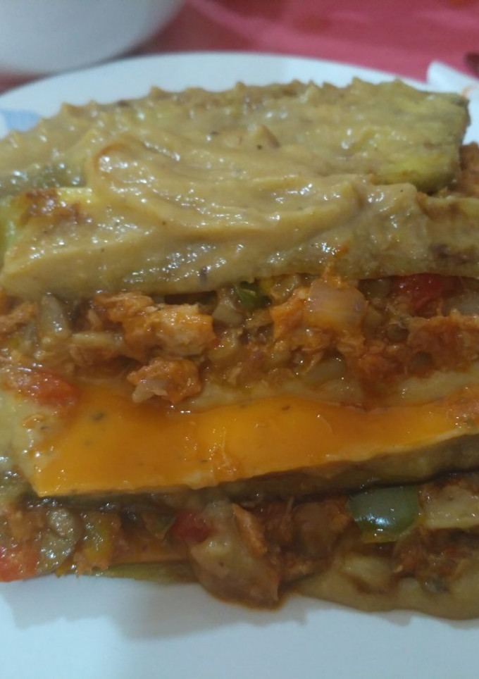Una foto de Musaka con bechamel de calabacín y atún