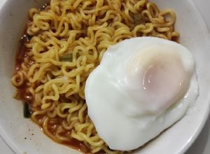 Foto resep Telur Rebus 1/2 matang Jodohnya Mie instant ❤️