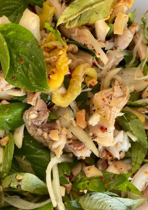 รูปของ ยำไก่ผักแพวถั่วลิสง🌿🧄🥜🌶️