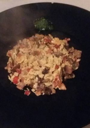 Una foto de Revoltillo de champiñones y pimiento al toque de jengibre